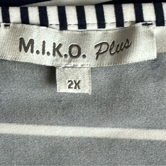 M.I.K.O. Plus Blue and White Pullover Striped Cap Sleeve Top Size 2X - Picture 12 of 13